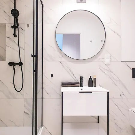 Platinum Free Parking Apartment
